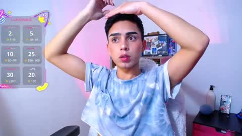 Owen  Independent model  online show from November 18, 2025, 11:03 am