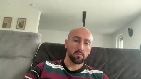 Snapshot of oxlade59 chatting on October 25, 2025, 11:07 am oxlade59 online show from October 25, 2025, 11:07 am