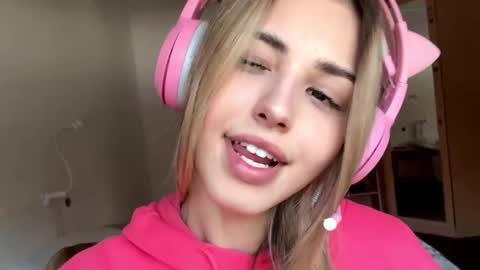 Snapshot of ozellagranville chatting on February 1, 2026, 10:25 am Eva online show from February 1, 2026, 10:25 am