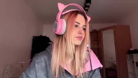 Snapshot of ozellagranville chatting on February 10, 2026, 7:34 am Eva online show from February 10, 2026, 7:34 am