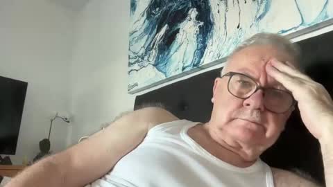 ozhairybearxxxx online show from December 6, 2024, 1:07 am