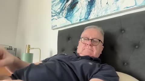 ozhairybearxxxx online show from April 17, 2026, 1:52 am