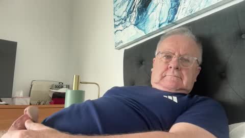 ozhairybearxxxx online show from May 14, 2026, 1:01 am