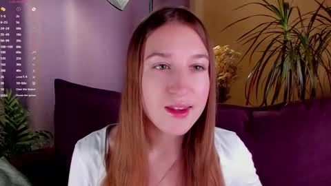 Snapshot of oziecarmona chatting on October 19, 2025, 1:06 am Caroline or just Lina online show from October 19, 2025, 1:06 am