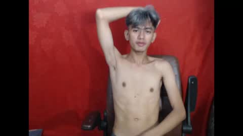 p1noytwink_xel online show from May 7, 2026, 4:01 pm