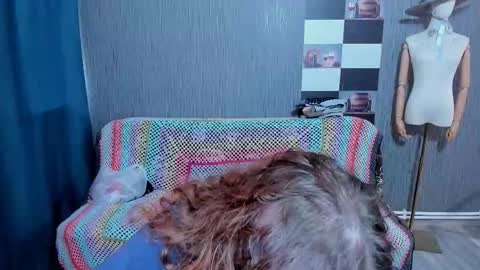 Ella online show from November 9, 2025, 7:50 am