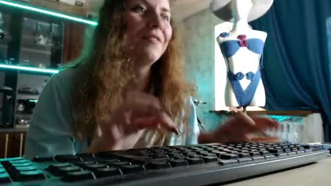 Snapshot of pa1e_pr1ncess chatting on April 25, 2026, 1:41 pm Ella online show from April 25, 2026, 1:41 pm