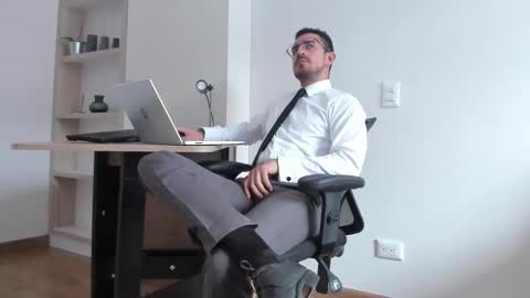 Snapshot of pablo_rincon95 chatting on February 12, 2025, 5:05 pm pablo rincon95 online show from February 12, 2025, 5:05 pm