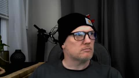 pale_dad_bod online show from December 4, 2025, 3:49 am