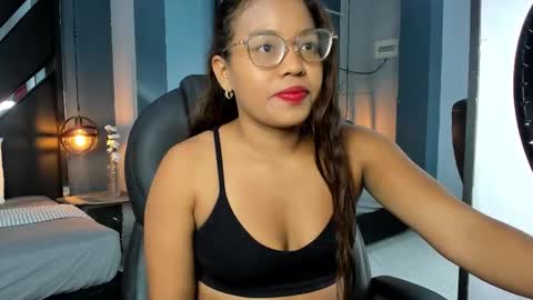 Snapshot of pamela_025 chatting on October 27, 2025, 7:07 pm Pame online show from October 27, 2025, 7:07 pm