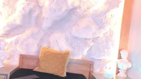 pamelaa_dior online show from May 18, 2026, 4:13 pm