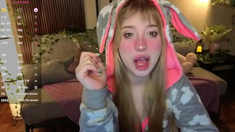 Lina online show from April 25, 2026, 7:55 pm