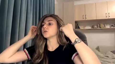 Lia online show from June 20, 2026, 4:32 pm