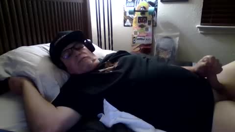 panos online show from October 13, 2025, 4:12 am