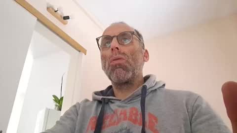 pansak1973 online show from February 22, 2025, 11:35 am