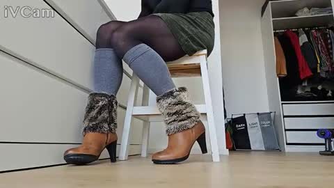 pantyhose_ggggg online show from April 1, 2026, 11:22 am