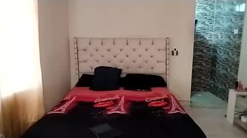 Snapshot of paola_835068 chatting on February 25, 2026, 4:05 pm Paola 23 and Andres 25 online show from February 25, 2026, 4:05 pm