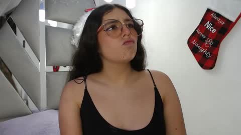 Paola Lyon online show from December 31, 2024, 12:36 pm