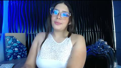 Paola Lyon online show from February 5, 2025, 7:31 pm