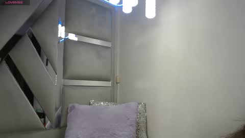 Paola Lyon online show from March 6, 2025, 12:30 pm