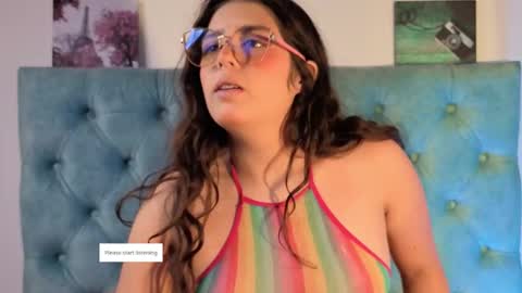 Paola Lyon online show from October 15, 2025, 12:05 pm