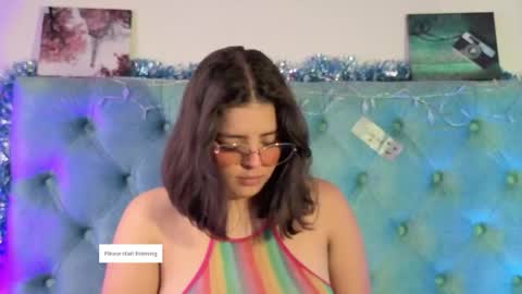 Paola Lyon online show from December 22, 2025, 12:24 pm