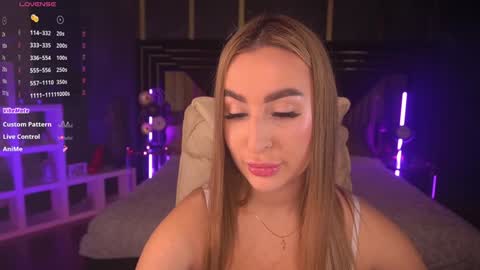 Snapshot of paolamola chatting on January 26, 2025, 8:46 am Lia online show from January 26, 2025, 8:46 am