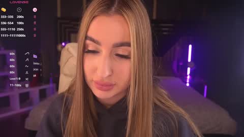 Snapshot of paolamola chatting on January 26, 2025, 11:50 am Lia online show from January 26, 2025, 11:50 am