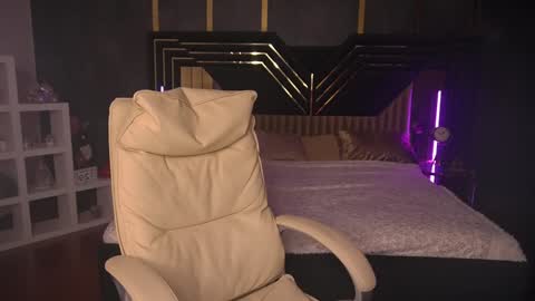 Snapshot of paolamola chatting on January 30, 2025, 6:10 pm Lia online show from January 30, 2025, 6:10 pm