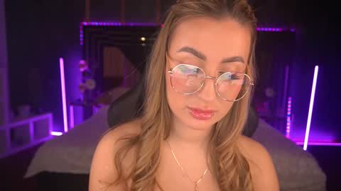 Snapshot of paolamola chatting on February 9, 2025, 7:19 pm Lia online show from February 9, 2025, 7:19 pm