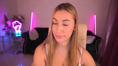 Snapshot of paolamola chatting on February 21, 2025, 11:11 am Lia online show from February 21, 2025, 11:11 am