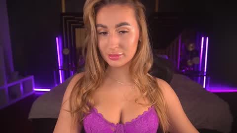 Snapshot of paolamola chatting on February 22, 2025, 4:30 pm Lia online show from February 22, 2025, 4:30 pm