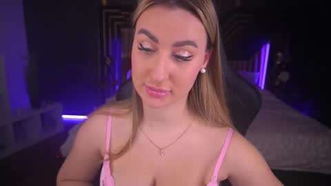 Snapshot of paolamola chatting on March 11, 2025, 6:52 pm Lia online show from March 11, 2025, 6:52 pm