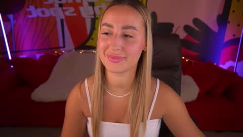 Snapshot of paolamola chatting on September 15, 2025, 6:46 am Lia online show from September 15, 2025, 6:46 am