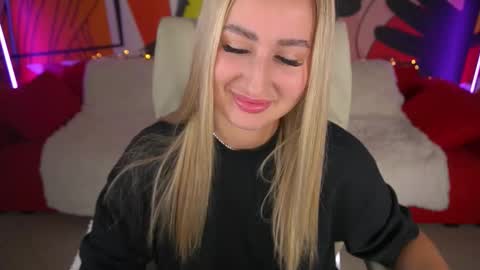 Snapshot of paolamola chatting on September 27, 2025, 7:46 am Lia online show from September 27, 2025, 7:46 am