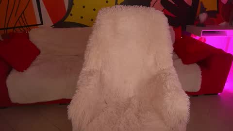 Lia online show from November 30, 2025, 4:00 pm