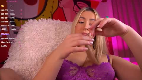 Snapshot of paolamola chatting on February 13, 2026, 8:21 am Lia online show from February 13, 2026, 8:21 am