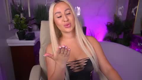Lia online show from June 10, 2026, 12:59 pm