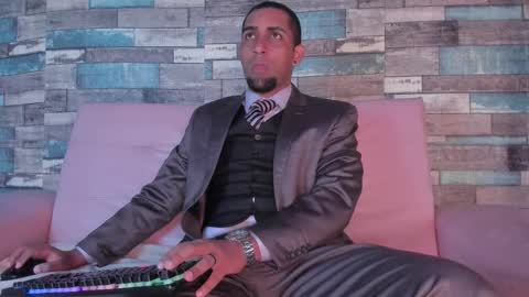 Snapshot of paolo_johnson chatting on October 15, 2025, 11:32 am Paolo online show from October 15, 2025, 11:32 am