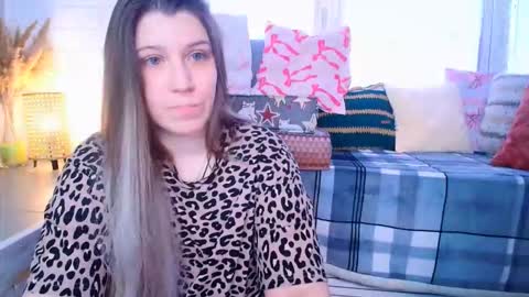 paradisexparadisex online show from March 16, 2026, 8:29 am