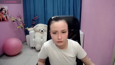 Snapshot of paradox_666_ chatting on February 10, 2025, 9:47 am Louise online show from February 10, 2025, 9:47 am