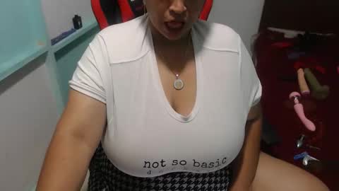 Snapshot of pareja_explosivasexx chatting on December 1, 2025, 6:40 am Luna online show from December 1, 2025, 6:40 am