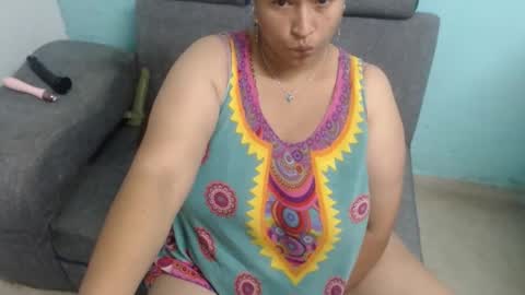 Snapshot of pareja_explosivasexx chatting on January 14, 2026, 7:25 am Luna online show from January 14, 2026, 7:25 am