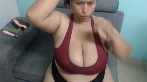 Snapshot of pareja_explosivasexx chatting on February 3, 2026, 5:27 am Luna online show from February 3, 2026, 5:27 am