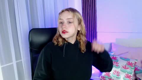 Snapshot of paris_bby_ chatting on January 17, 2025, 3:23 am Lizz online Monday to Saturday from 9pm to 5am Colombia time online show from January 17, 2025, 3:23 am