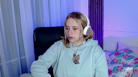 Snapshot of paris_bby_ chatting on January 24, 2025, 7:41 am Lizz online Monday to Saturday from 9pm to 5am Colombia time online show from January 24, 2025, 7:41 am