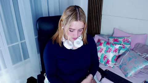 Snapshot of paris_bby_ chatting on January 28, 2025, 3:04 am Lizz online Monday to Saturday from 9pm to 5am Colombia time online show from January 28, 2025, 3:04 am