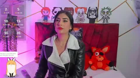 paris_evans_01 online show from October 23, 2025, 12:48 pm