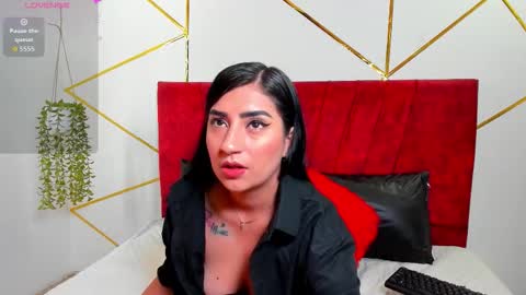 paris_evans_01 online show from December 18, 2025, 12:44 pm