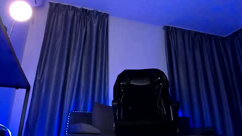 Snapshot of paris_lock chatting on February 10, 2026, 9:41 pm Paris online show from February 10, 2026, 9:41 pm